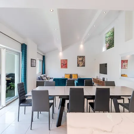 וילה Valentine By Terry's Homes *